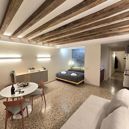 Cozy Studio With Canal View Venedig Exterior foto