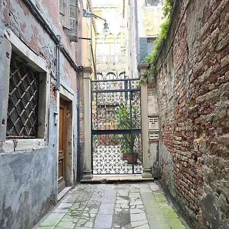 Cozy Studio With Canal View Venedig Exterior foto