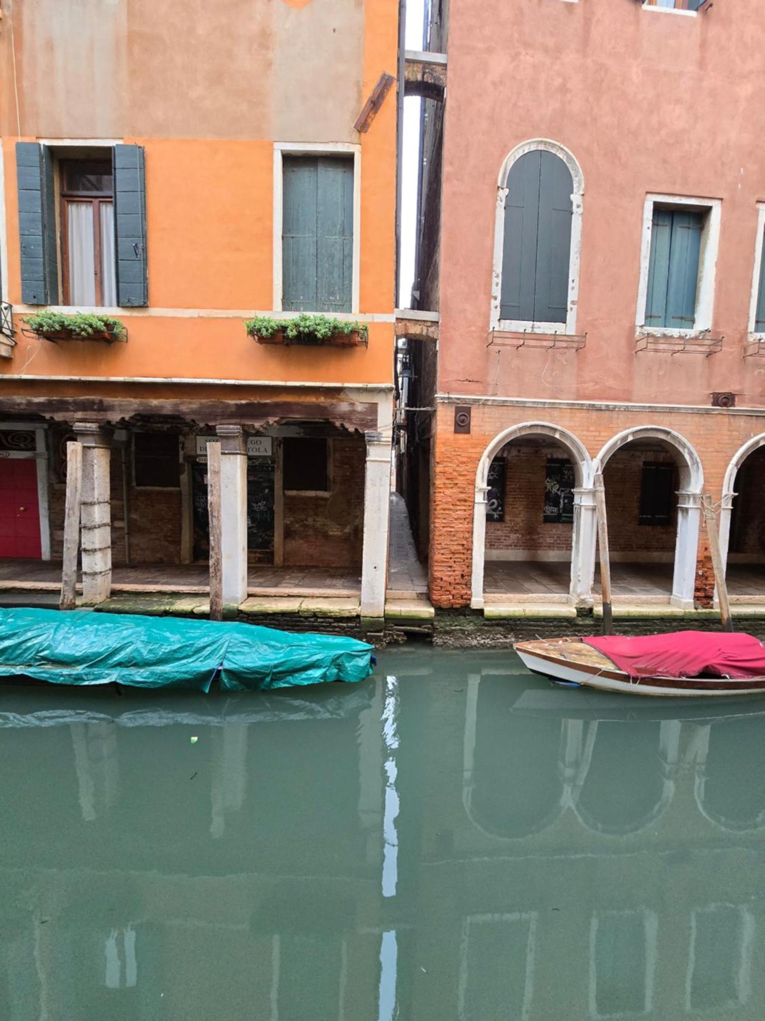 Cozy Studio With Canal View Venedig Exterior foto