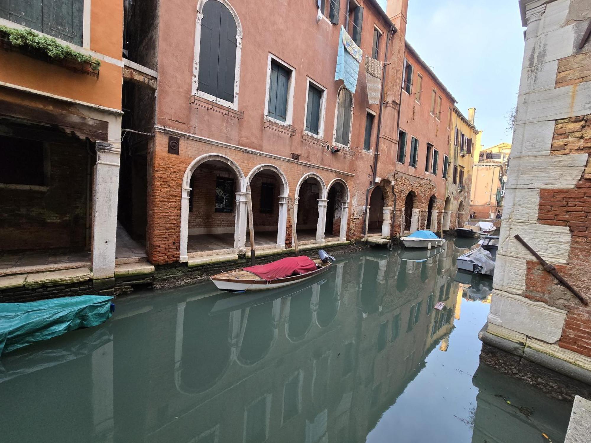 Cozy Studio With Canal View Venedig Exterior foto